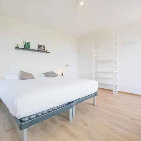 Apartment Between Waves